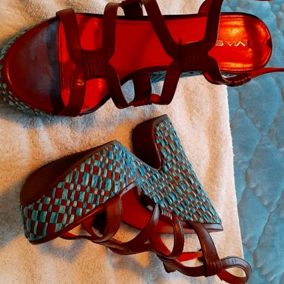 Shoes - Picture 3 of 4